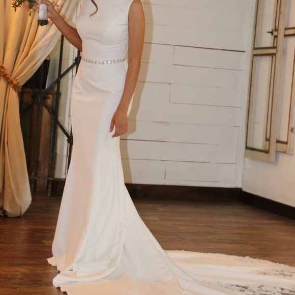 Selling my wedding dress size 0 - Picture 7 of 8